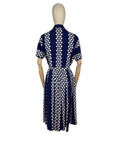 Load image into Gallery viewer, Original Volup St Michael Classic 1950s Cotton Day Dress in Navy and White Print - Bust 42 44
