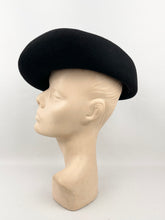 Load image into Gallery viewer, Original 1930s or 1940s Inky Black Felt Hat with Plaited Trim and Grosgrain Frill