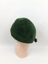 Load image into Gallery viewer, 1930s Green Fur Felt Close Fitting Hat