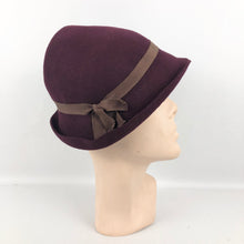 Load image into Gallery viewer, 1930s Burgundy Felt Hat with Grosgrain Band