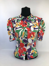 Load image into Gallery viewer, 1940s Reproduction Feed Sack Blouse in Bold Floral - Bust 34 36