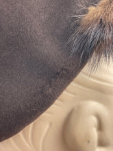 Load image into Gallery viewer, Original 1940’s Dark Brown Felt Hat with Neat Bow and Mink Fur Trim