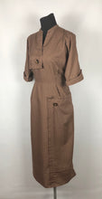 Load image into Gallery viewer, 1950s Volup Brown Fine Cotton Wiggle Dress - B40