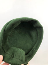 Load image into Gallery viewer, 1930s Green Fur Felt Close Fitting Hat