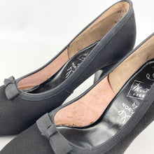 Load image into Gallery viewer, Original 1940's 1950's Black Suede Bow Fronted Court Shoes - UK 5