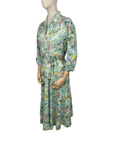 Load image into Gallery viewer, Fabulous Original 1940's 1950's Cotton Summer Dress with Pockets in Pretty Pastel Shades on Green - Bust 36 37 *