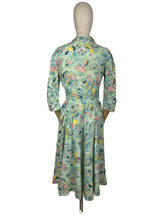 Load image into Gallery viewer, Fabulous Original 1940's 1950's Cotton Summer Dress with Pockets in Pretty Pastel Shades on Green - Bust 36 37 *