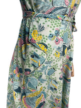 Load image into Gallery viewer, Fabulous Original 1940's 1950's Cotton Summer Dress with Pockets in Pretty Pastel Shades on Green - Bust 36 37 *