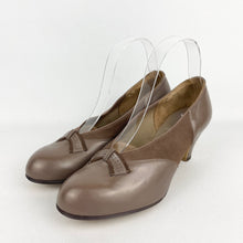 Load image into Gallery viewer, Original 1940's Deadstock Taupe Suede and Leather Shoes by Diana - UK 5.5
