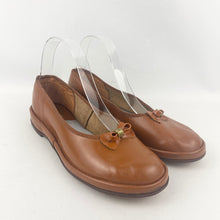 Load image into Gallery viewer, Original 1950's Warm Tan Leather Flat Shoes with Bow Trim - UK 5 *