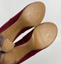Load image into Gallery viewer, Original 1940's Deadstock CC41 Burgundy Suede Court Shoes - UK Size 4 4.5