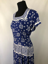 Load image into Gallery viewer, 1940s Blue and White Floppy Cotton Dress - Bust 38 39