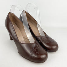 Load image into Gallery viewer, Original 1940's Brown Leather Court Shoes with Punch Detail by Norvic - UK 5.5 6