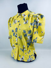 Load image into Gallery viewer, 1940s Reproduction Feed Sack Blouse with Dog Rose Print on Yellow - B34 35