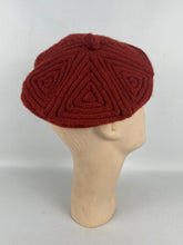 Load image into Gallery viewer, Original 1930s Knitted Beret In Rust Wool With Triangle Detail