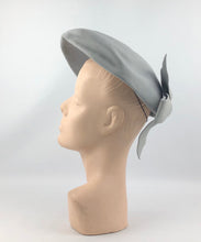 Load image into Gallery viewer, 1940s Dove Grey Felt Hat with Bow Trim