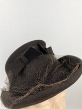 Load image into Gallery viewer, 1930s 1940s Dark Chocolate Brown Felt Hat with Net and Double Bow Trim *