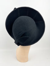 Load image into Gallery viewer, Exceptionally Beautiful 1930s Inky Black Felt Hat with High Brim and Bow Trim