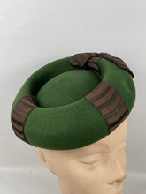Load image into Gallery viewer, Original 1940s Forest Green Felt Hat with Chocolate Brown Grosgrain Bow Trim