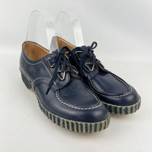 Load image into Gallery viewer, 1940's 1950's Blue Leather Lace Up Shoes with Crepe Soles - UK 5
