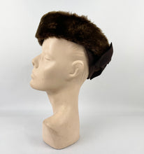 Load image into Gallery viewer, Original 1940s Chocolate Brown Felt Winter Hat Trimmed With Real Fur