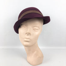 Load image into Gallery viewer, 1930s Burgundy Felt Hat with Grosgrain Band