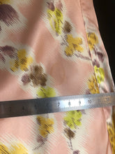 Load image into Gallery viewer, Original 1940s 1950s Chaslyn Model Luxurious Feel Pink Housecoat in a Pretty Floral Print - Bust 36 37 38