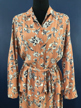 Load image into Gallery viewer, Original 1940s Peach Crepe Floral Dress with Grey and White Print - Bust 38 40 42 - Volup