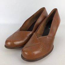 Load image into Gallery viewer, 1940s Brown Leather Court Shoes by Marcelle - UK size 5.5 6