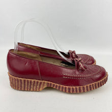 Load image into Gallery viewer, Original 1940's 1950's Ox Blood Red Leather Slip on Shoes with Bow Trim - UK 4.5 *