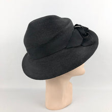 Load image into Gallery viewer, 1930s Black Straw Hat with White Celluloid Trim