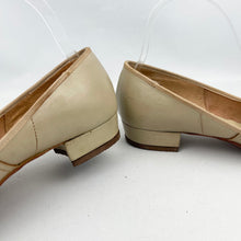 Load image into Gallery viewer, Original 1950's Dark Beige Leather Shoes with Gold Tone Trim - UK 6