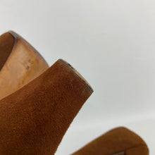 Load image into Gallery viewer, Original 1940s Chestnut Suede Shoes by Delta - Uk size 6
