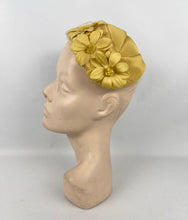 Load image into Gallery viewer, Original 1950’s Half Hat in Yellow Ochre Grosgrain - Pretty Net and Flower Trim - Perfect for Autumn *