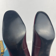 Load image into Gallery viewer, Original 1950's 1960's Burgundy Suede and Leather Court Shoes by Devonshire - Deadstock in Original Box - UK 4 *