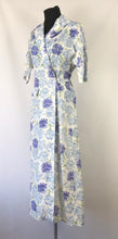 Load image into Gallery viewer, Wounded But Wearable 1950s St Michael Carnation Floral Print Robe - B36
