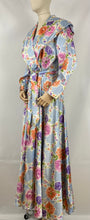 Load image into Gallery viewer, Original 1940s 1950s Chaslyn Model Luxurious Feel Blue Housecoat in a Pretty Floral Print - Bust 36 37 38