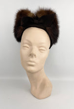 Load image into Gallery viewer, Original 1940’s Dark Brown Felt Hat with Neat Bow and Mink Fur Trim