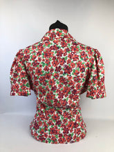 Load image into Gallery viewer, 1940s Reproduction Feed Sack Blouse in Hibiscus Print - Bust 38 40
