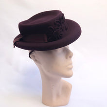 Load image into Gallery viewer, Original 1940s Burgundy Felt Hat with Soutache