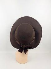 Load image into Gallery viewer, Original 1940s American Chocolate Brown Felt Fedora Hat with Plush Velvet Bow Trim