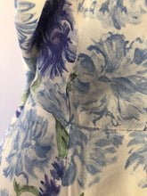 Load image into Gallery viewer, Wounded But Wearable 1950s St Michael Carnation Floral Print Robe - B36