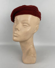 Load image into Gallery viewer, Original 1930s Knitted Beret In Rust Wool With Triangle Detail