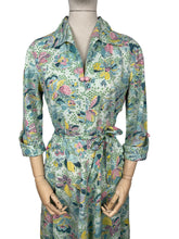 Load image into Gallery viewer, Fabulous Original 1940's 1950's Cotton Summer Dress with Pockets in Pretty Pastel Shades on Green - Bust 36 37 *