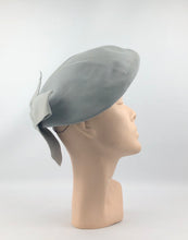 Load image into Gallery viewer, 1940s Dove Grey Felt Hat with Bow Trim
