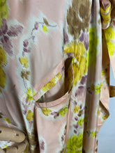 Load image into Gallery viewer, Original 1940s 1950s Chaslyn Model Luxurious Feel Pink Housecoat in a Pretty Floral Print - Bust 36 37 38