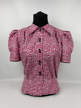 Load image into Gallery viewer, 1940's Reproduction Novelty Print Cotton Blouse with Valentine Heart Print - Bust 34" 35" 36"