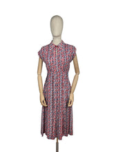 Load image into Gallery viewer, Original 1940's Red, White and Blue Floral Linen Dress with Neat Collar - Bust 34 35 *