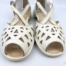 Load image into Gallery viewer, Original 1950’s Cream Leather Summer Sandals - UK 4