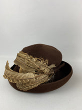 Load image into Gallery viewer, Original 1930s 1940s Chocolate Brown Felt Hat with Feather Trim